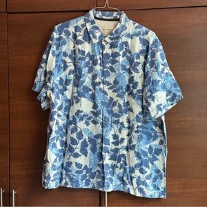 Tommy Bahama Men’s Blue Floral Original Fit Short Sleeve Button Down Shirt